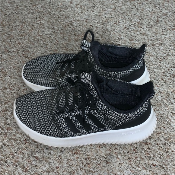 Black and white adidas running shoes - Picture 1 of 7